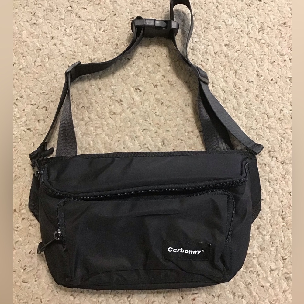 CERBONNY NWOT INSULATED FANNY PACK SLING BAG